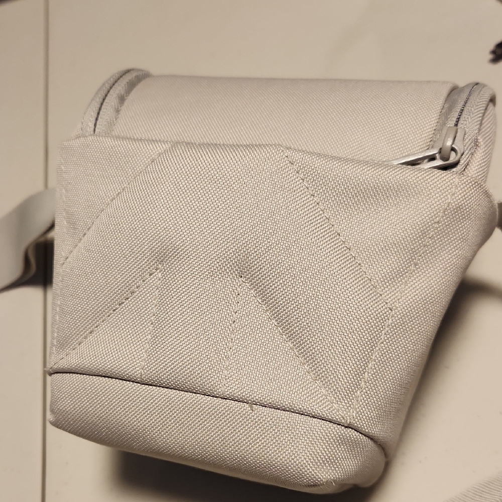 Compact Cream Camera Bag - Picture 4 of 5